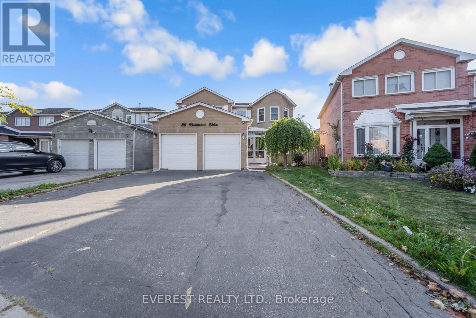 96 Ravenswood Drive, Brampton, Ontario  L6Y 3Z9 - Photo 3 - W12672916