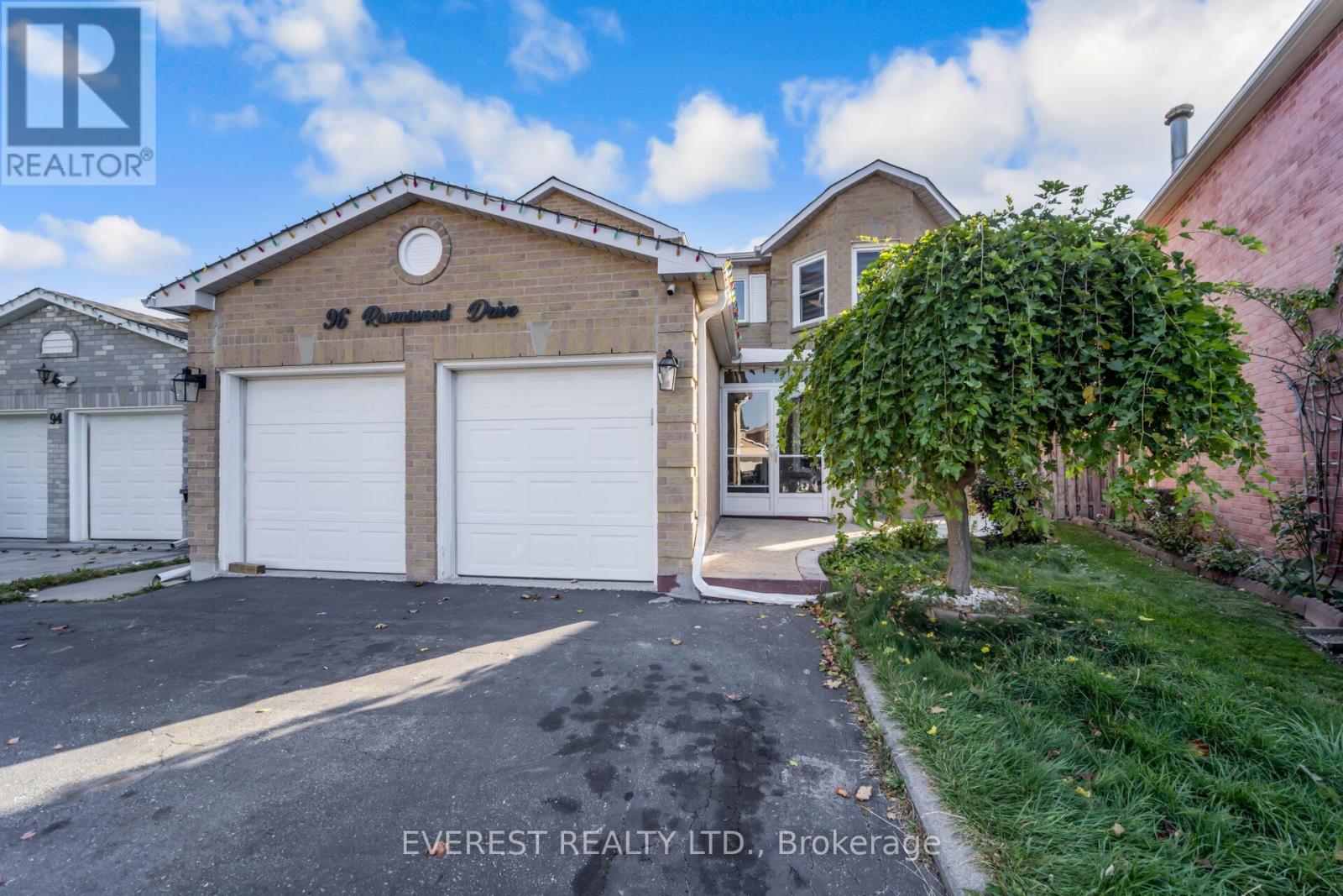 96 Ravenswood Drive, Brampton, Ontario  L6Y 3Z9 - Photo 4 - W12672916