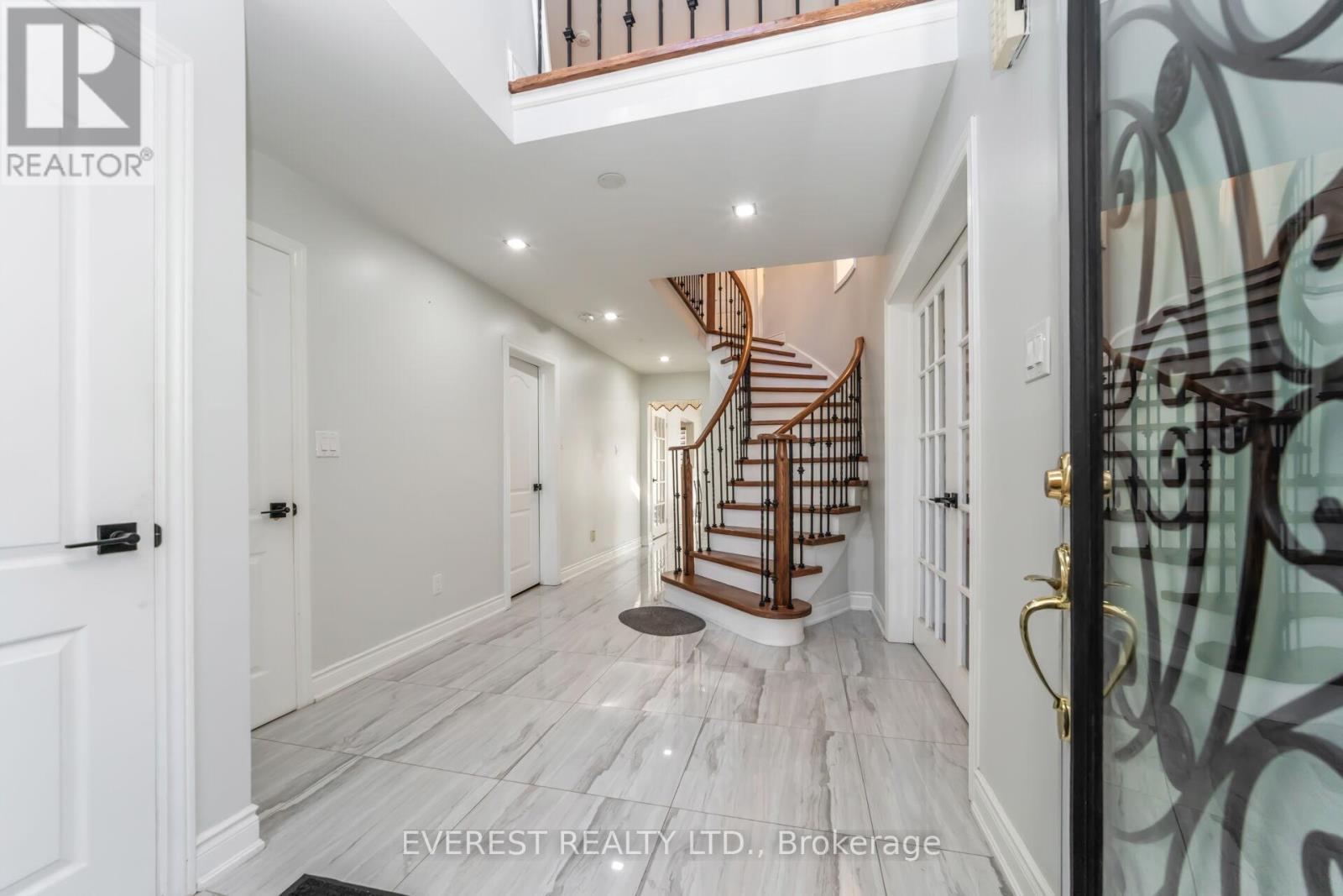 96 Ravenswood Drive, Brampton, Ontario  L6Y 3Z9 - Photo 5 - W12672916