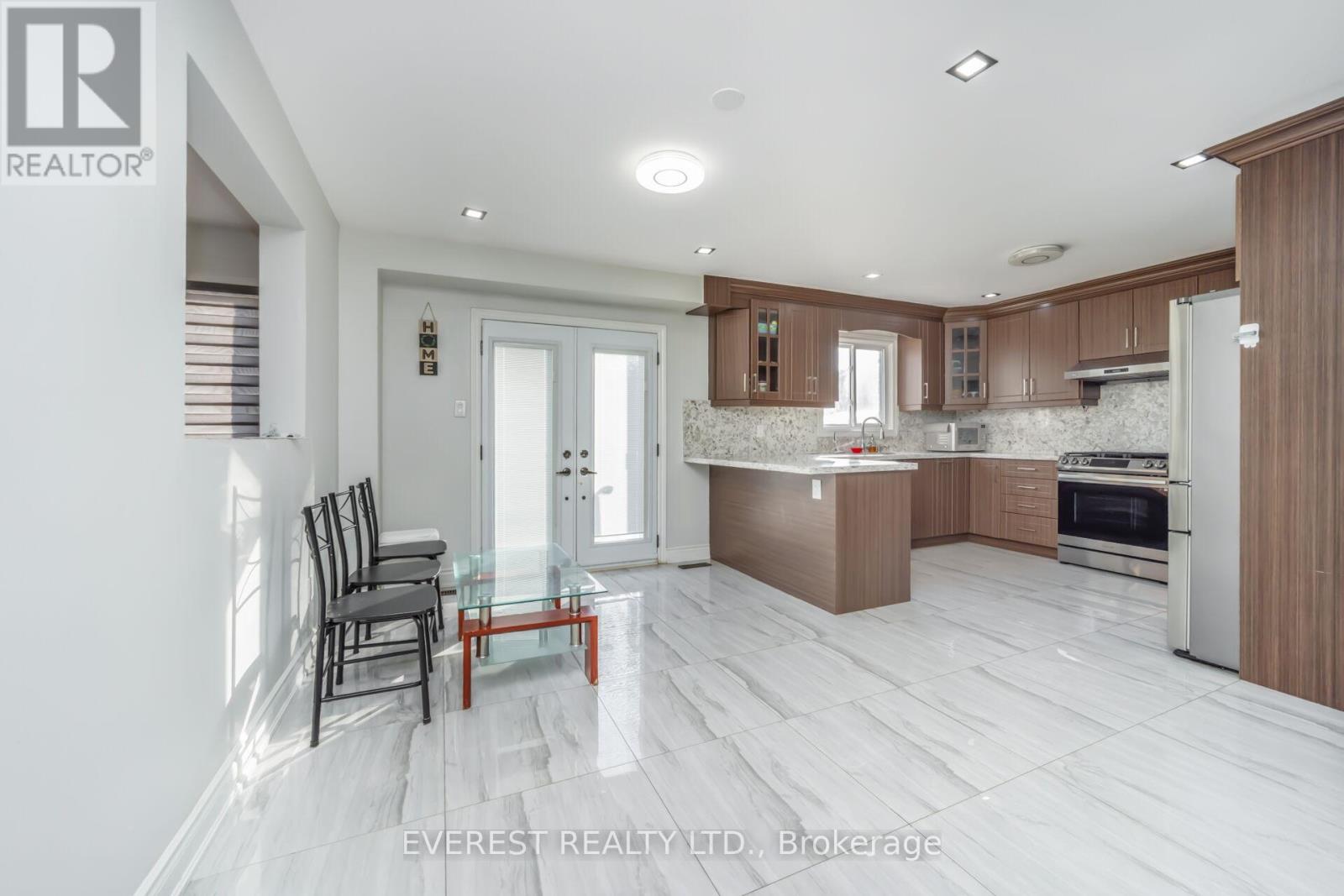 96 Ravenswood Drive, Brampton, Ontario  L6Y 3Z9 - Photo 7 - W12672916