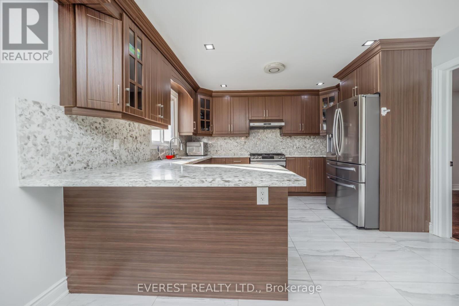 96 Ravenswood Drive, Brampton, Ontario  L6Y 3Z9 - Photo 9 - W12672916