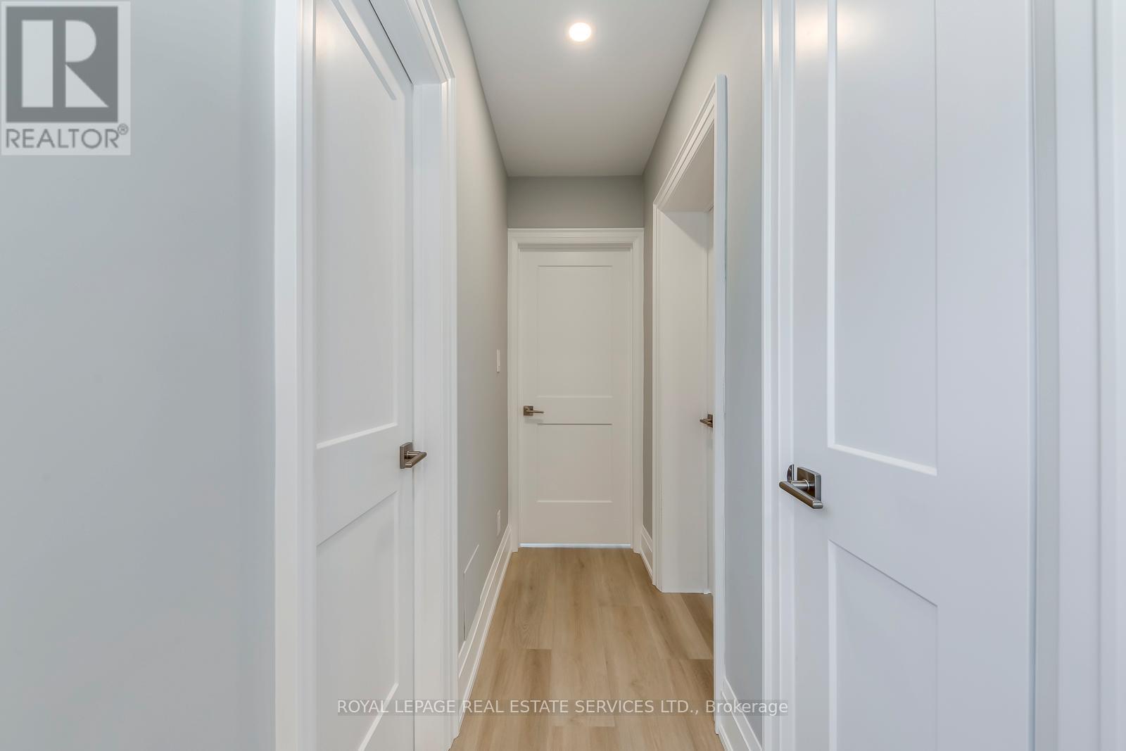 322 Lakeshore Road W, Mississauga, Ontario  L5H 1G8 - Photo 13 - W12672934