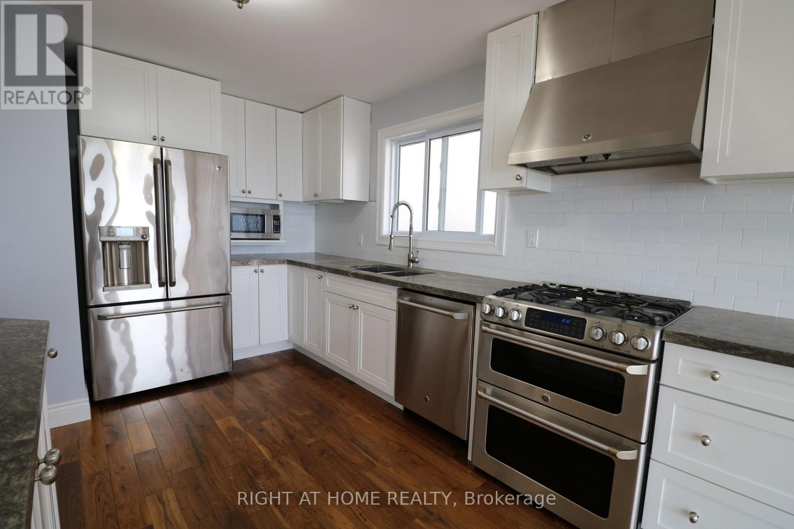 7 Eleventh Street, Toronto, Ontario  M8V 3G2 - Photo 11 - W12672948