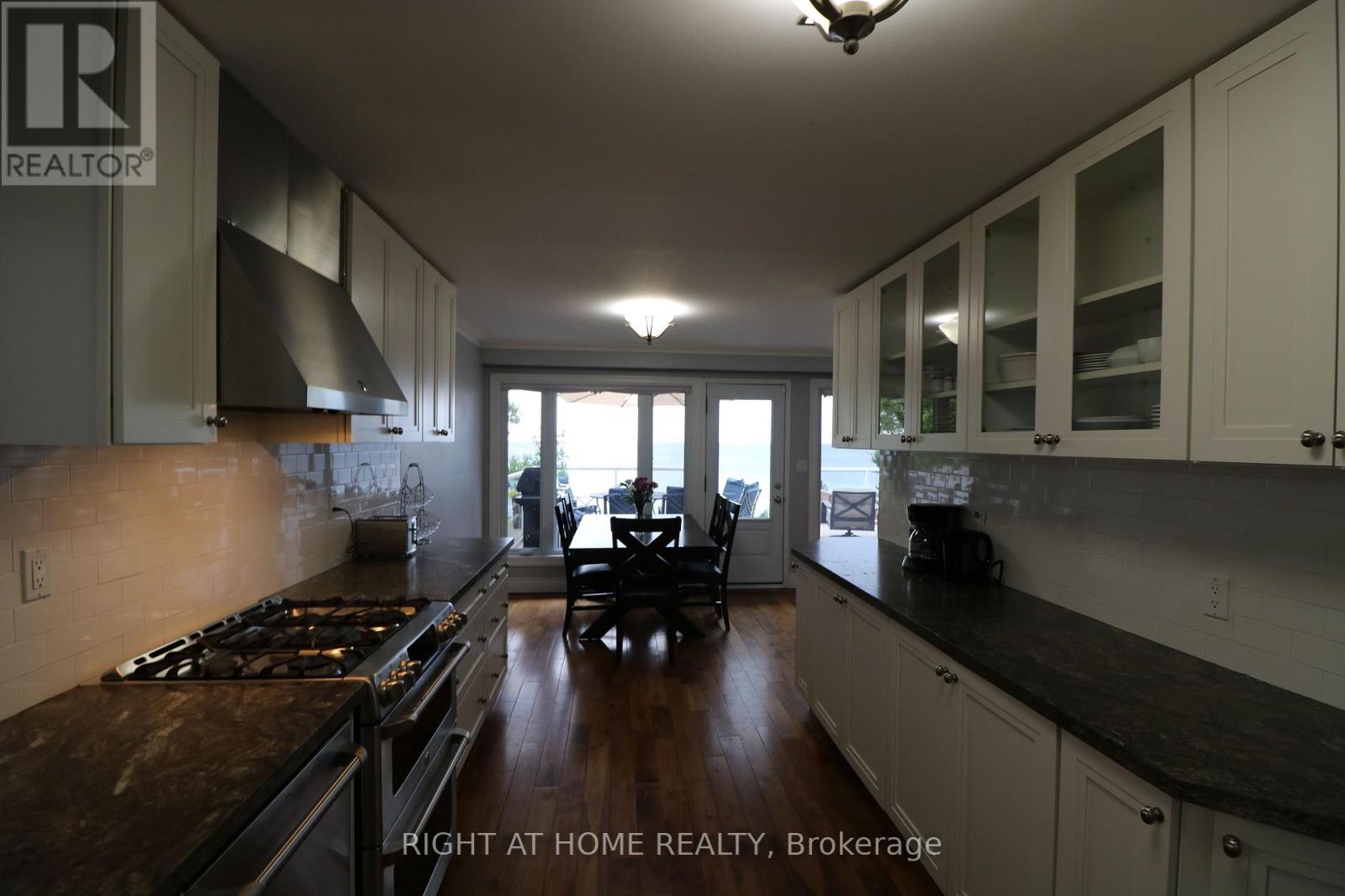 7 Eleventh Street, Toronto, Ontario  M8V 3G2 - Photo 12 - W12672948