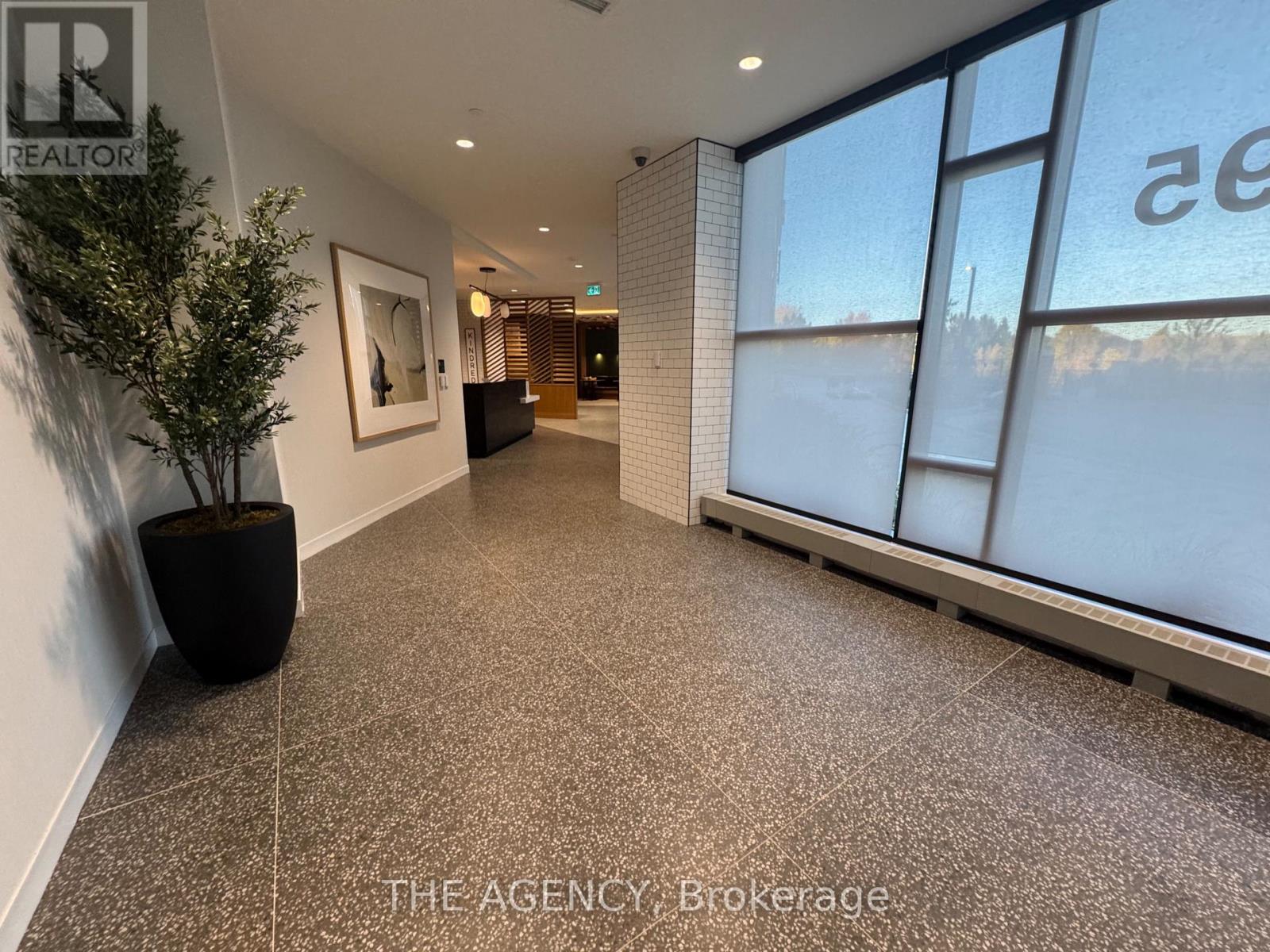 1906 - 2495 Eglinton Avenue W, Mississauga, Ontario  L5M 2T2 - Photo 3 - W12672950