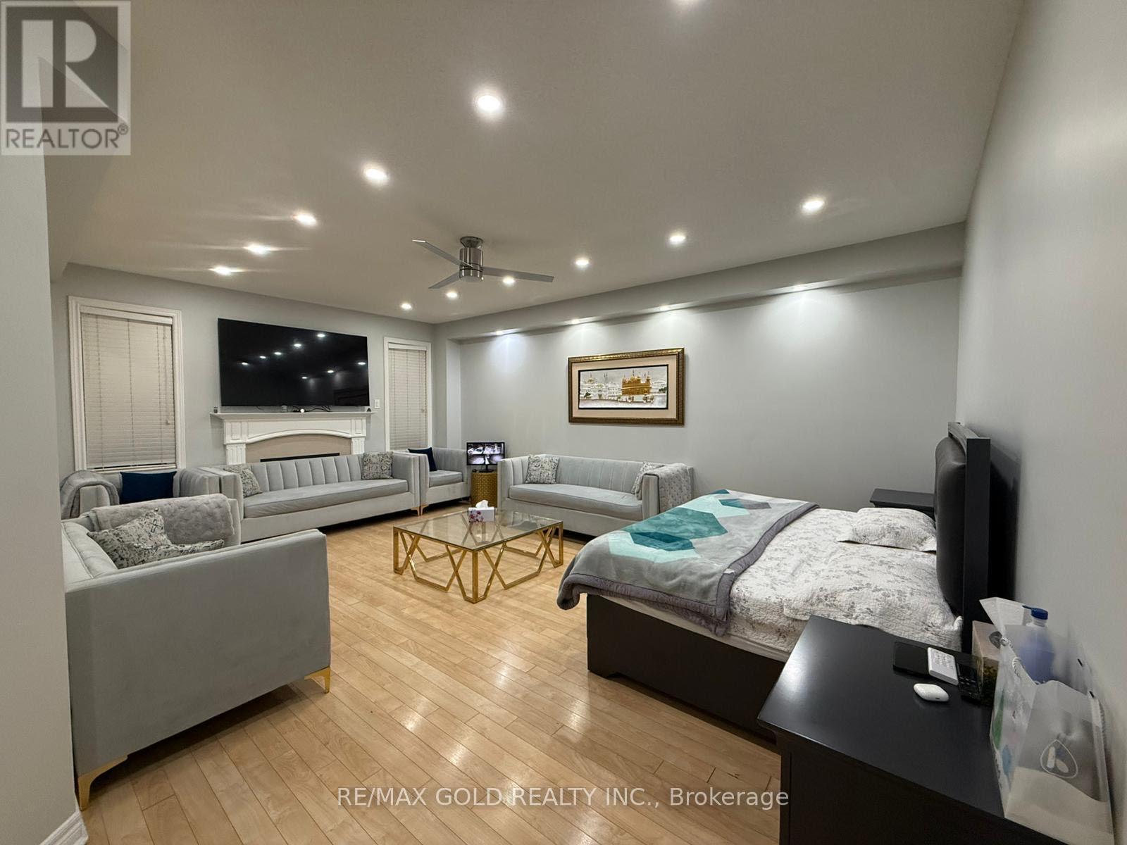 16 Serences Way, Brampton, Ontario  L6R 0E9 - Photo 3 - W12672988