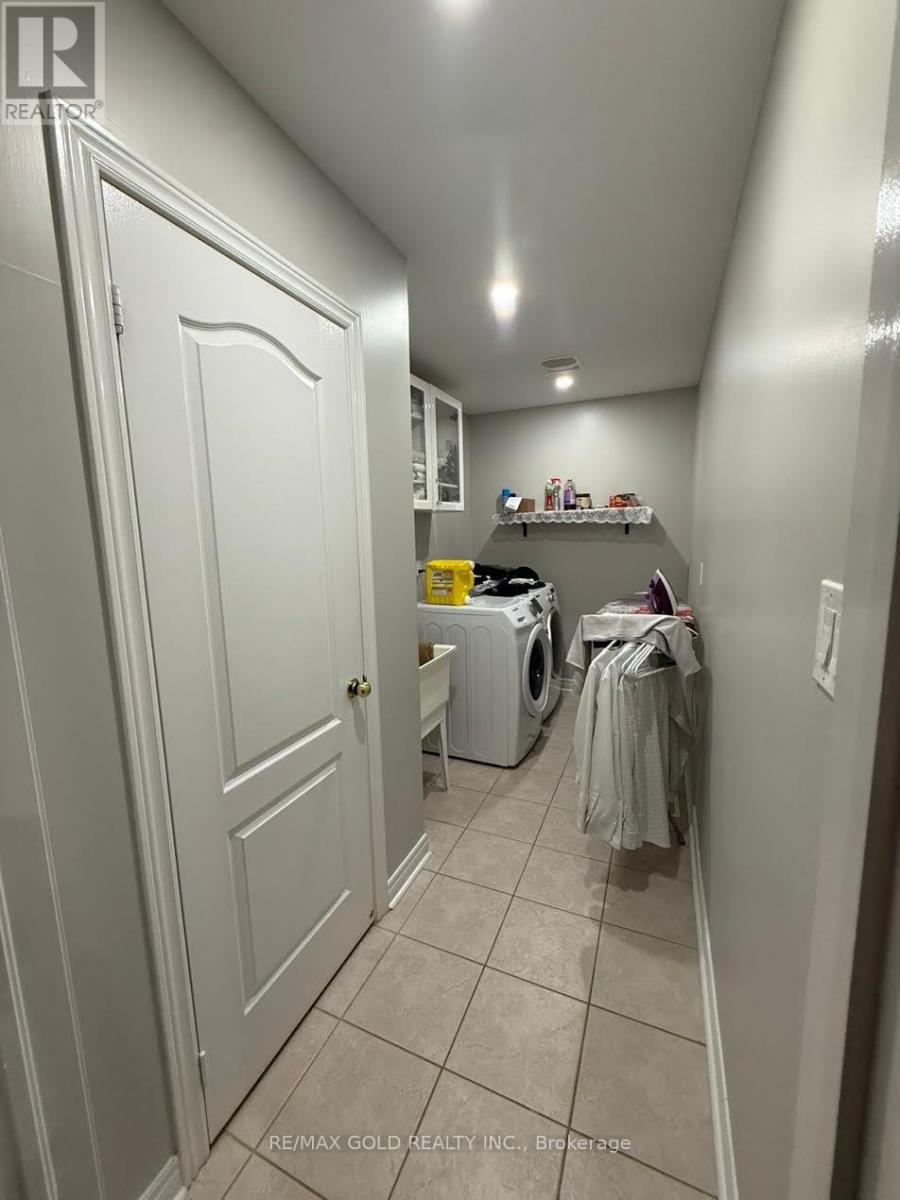 16 Serences Way, Brampton, Ontario  L6R 0E9 - Photo 5 - W12672988