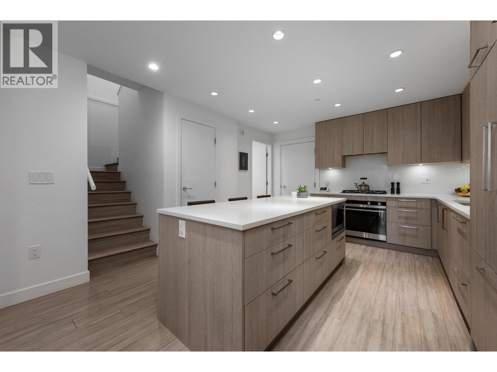 110 733 E 3rd Street, North Vancouver, British Columbia V7L 1G8 - Photo 2 - R3076591