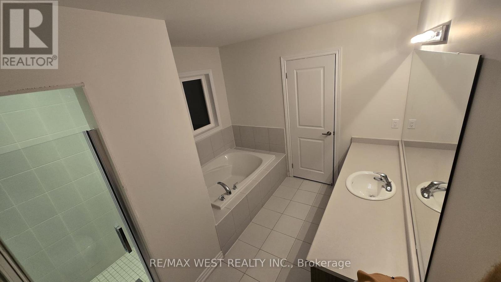 52 Cottonwood Crescent, Welland, Ontario  L3B 0J4 - Photo 10 - X12672972