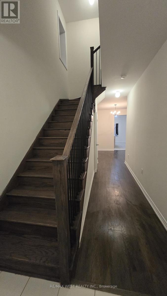 52 Cottonwood Crescent, Welland, Ontario  L3B 0J4 - Photo 11 - X12672972