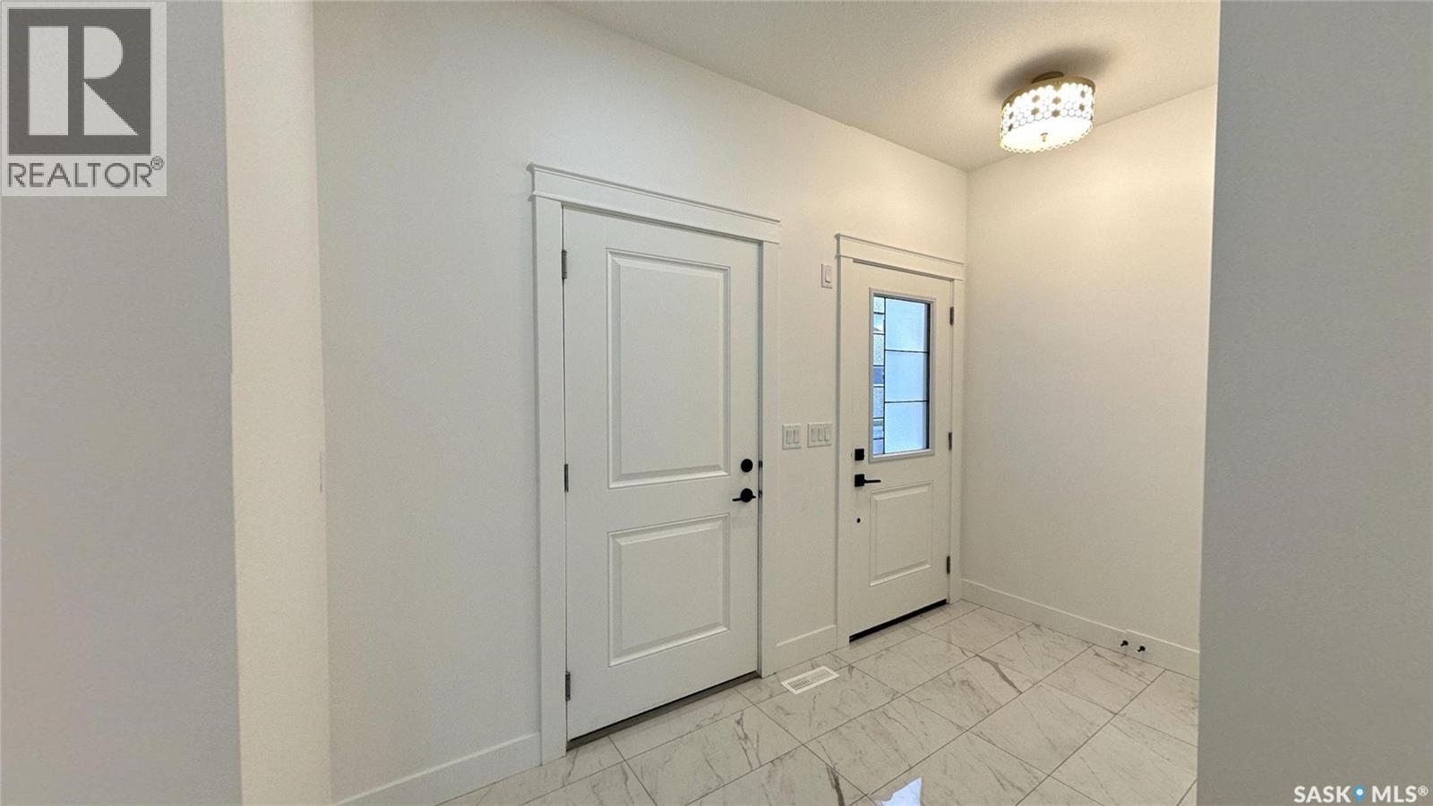 147 Woolf Bend, Saskatoon, Saskatchewan  S7W 0L6 - Photo 3 - SK026370