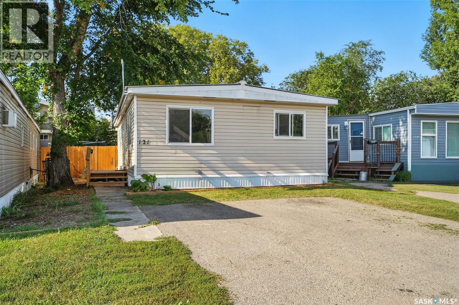 121 219 Grant Street, Saskatoon, Saskatchewan  S7N 2A5 - Photo 2 - SK026286