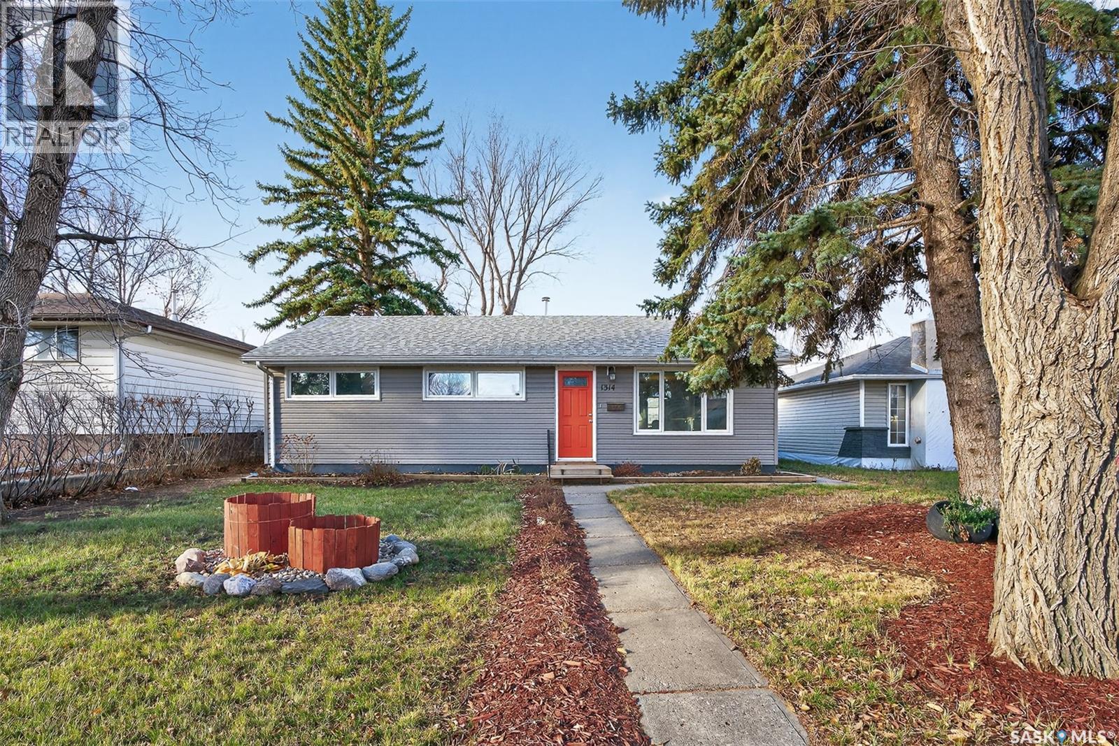 1314 7th Avenue Nw, Moose Jaw, Saskatchewan  S6H 4C9 - Photo 3 - SK026216