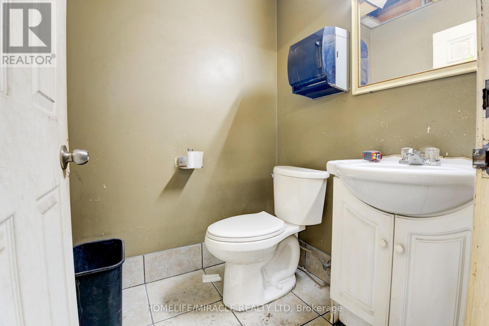 11 - 175 Advance Boulevard, Brampton, Ontario  L6T 4J1 - Photo 4 - W12535020