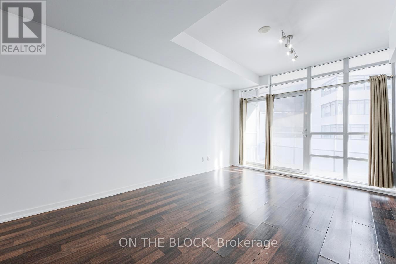 302 - 38 Joe Shuster Way, Toronto, Ontario  M6K 0A5 - Photo 17 - W12603392