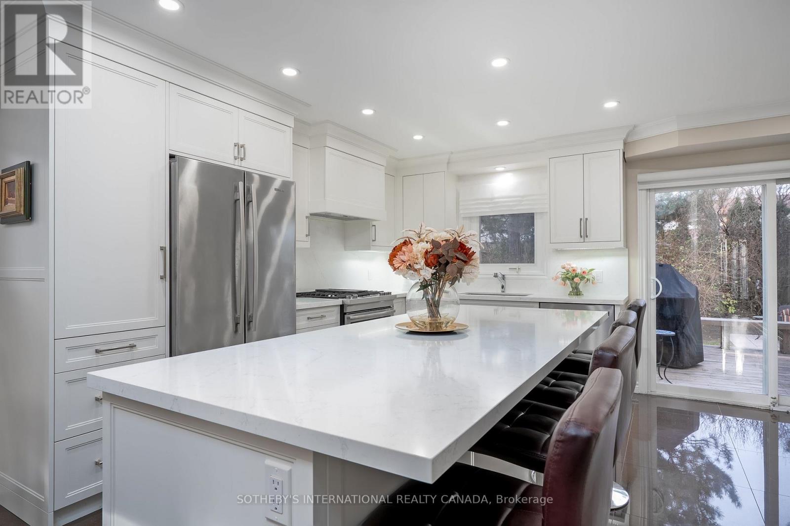 1599 Hermant Court, Mississauga, Ontario  L5H 3T1 - Photo 7 - W12672204