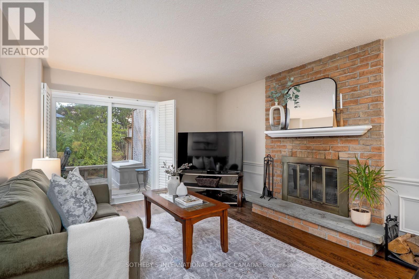 1599 Hermant Court, Mississauga, Ontario  L5H 3T1 - Photo 10 - W12672204