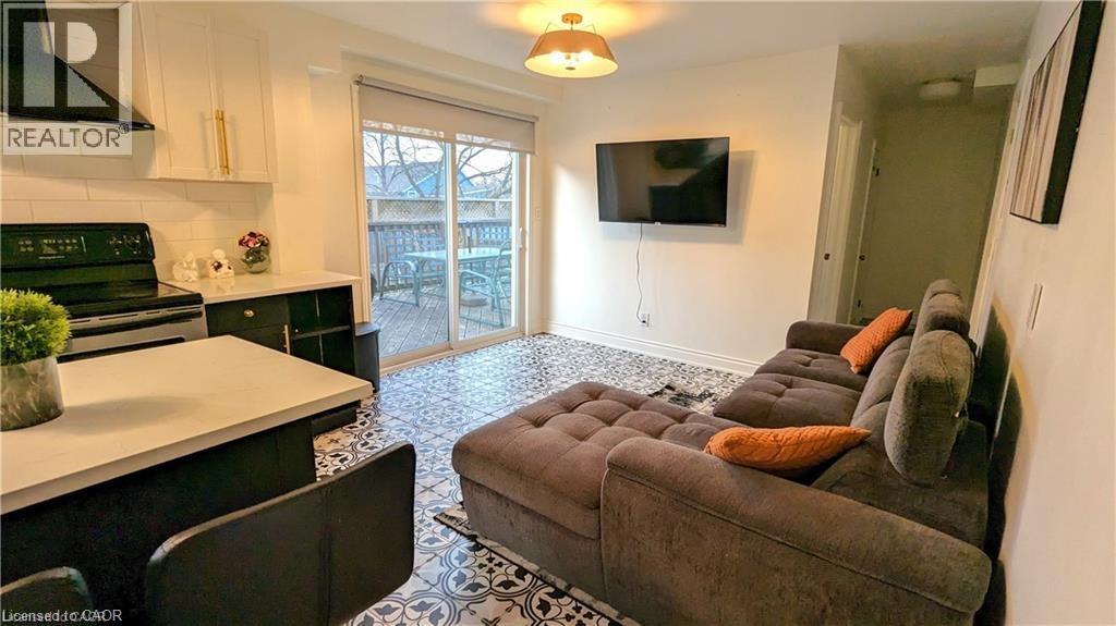 18 Mountain Street Unit 2, Grimsby, Ontario  L2M 3J8 - Photo 5 - 40796759