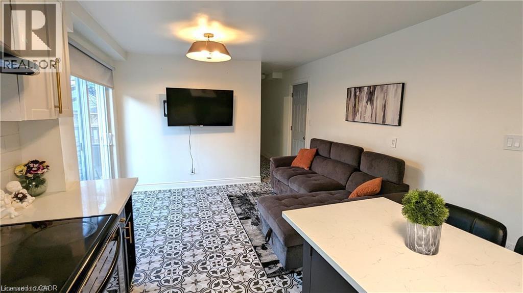 18 Mountain Street Unit 2, Grimsby, Ontario  L2M 3J8 - Photo 4 - 40796759