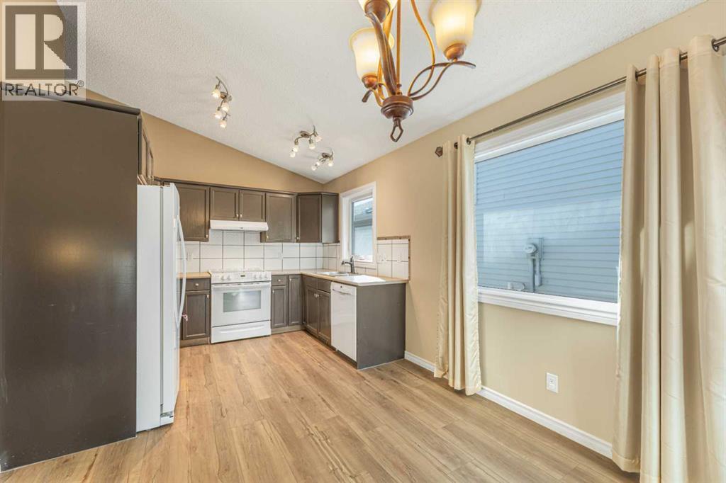 215 Hidden Vale Place Nw, Calgary, Alberta  T3A 5C5 - Photo 9 - A2276795