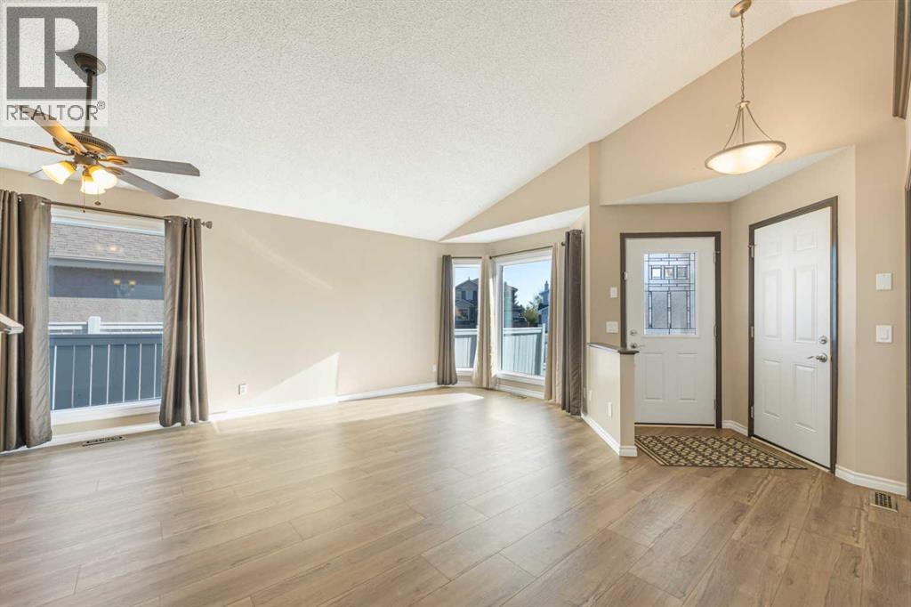 215 Hidden Vale Place Nw, Calgary, Alberta  T3A 5C5 - Photo 5 - A2276795