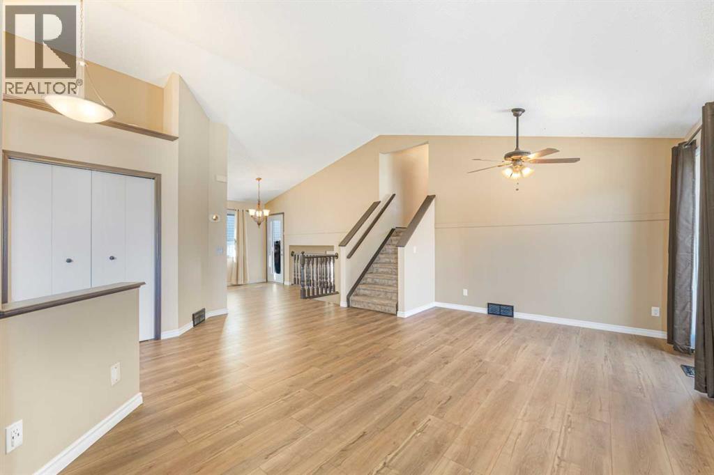 215 Hidden Vale Place Nw, Calgary, Alberta  T3A 5C5 - Photo 7 - A2276795