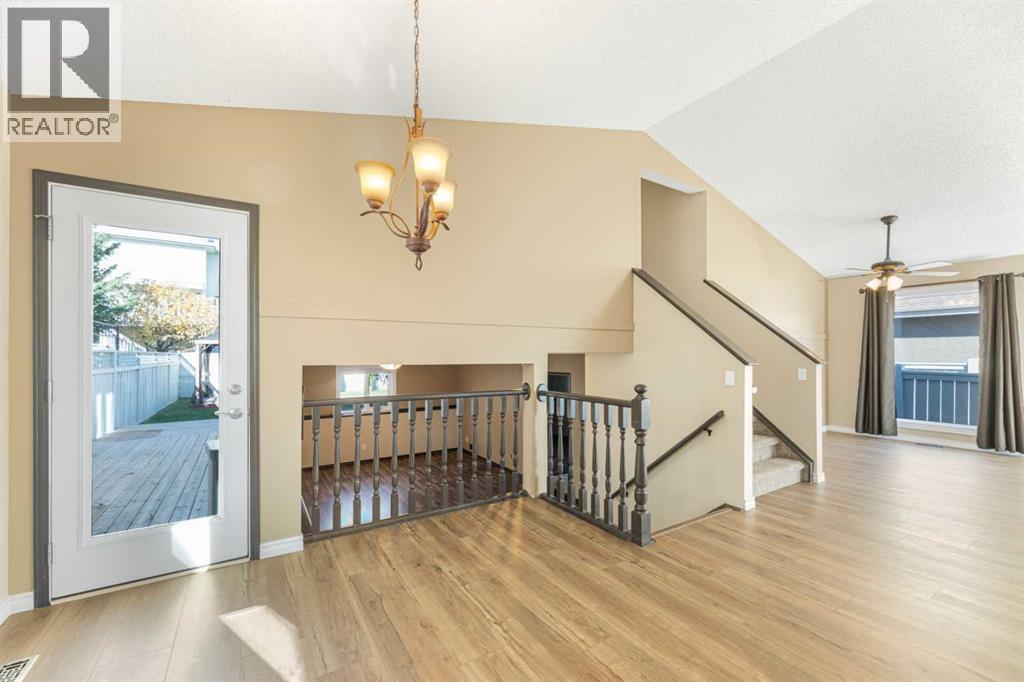 215 Hidden Vale Place Nw, Calgary, Alberta  T3A 5C5 - Photo 10 - A2276795