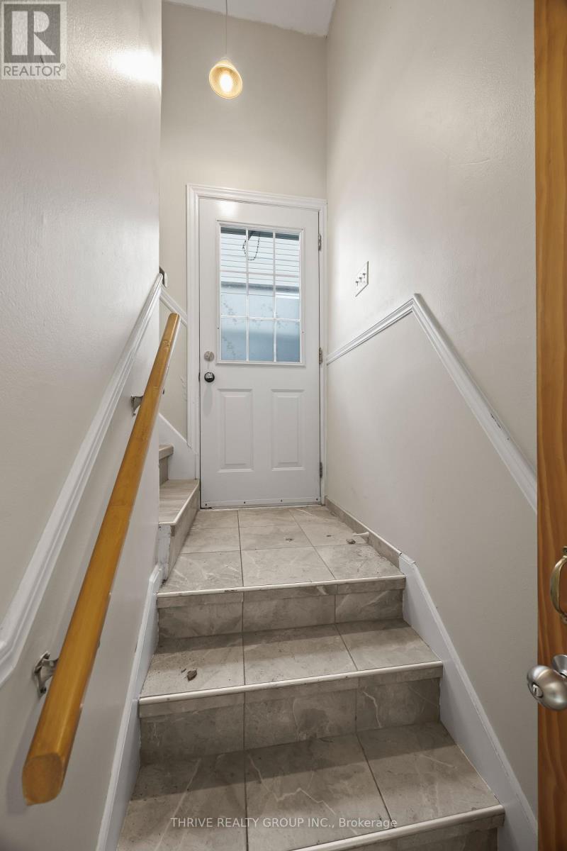 329 Thompson Road, London South, Ontario  N5Z 2Z4 - Photo 4 - X12673072