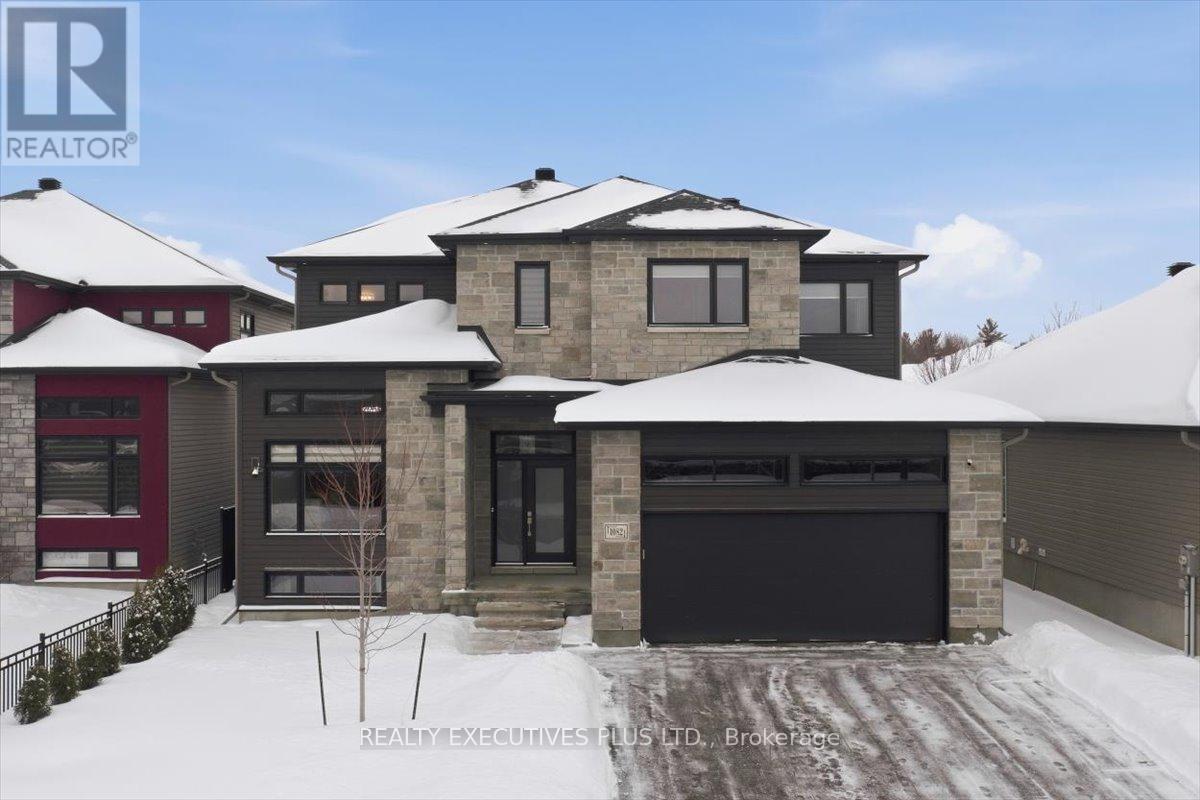 <h3>$1,175,000</h3><p>1082 Docteur Corbeil Boulevard, Clarence-Rockland, Ontario</p>