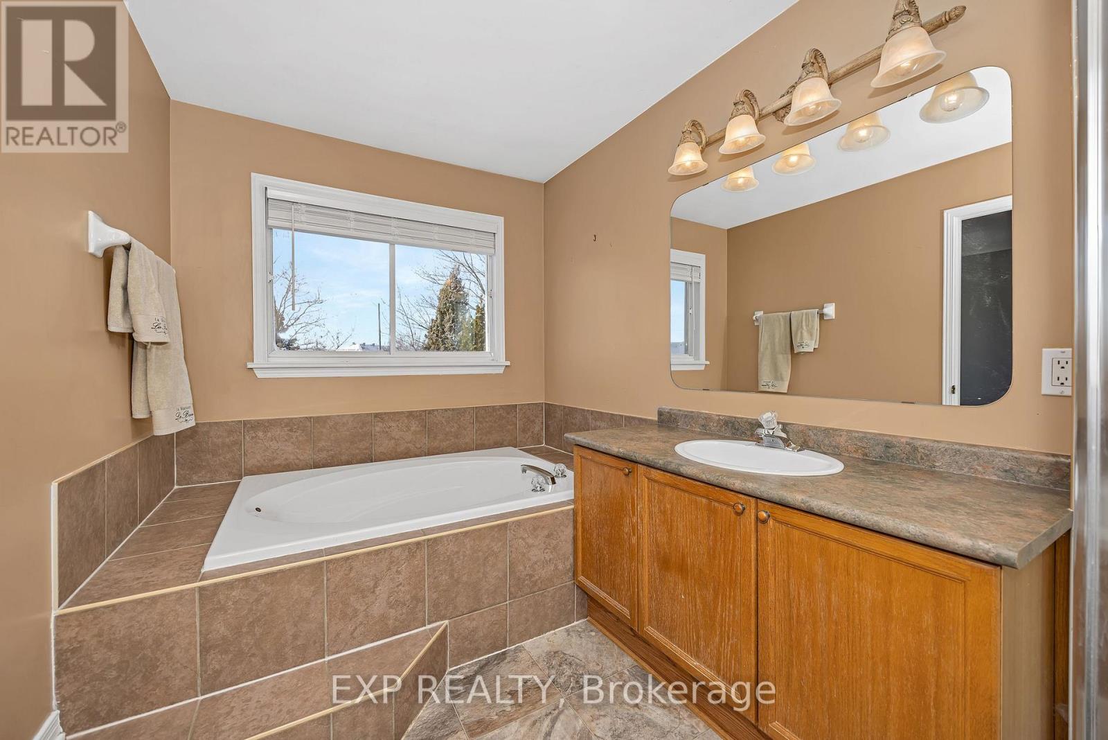 4596 Ogilvie Walk Crescent, Ottawa, Ontario  K1J 1G6 - Photo 21 - X12673028