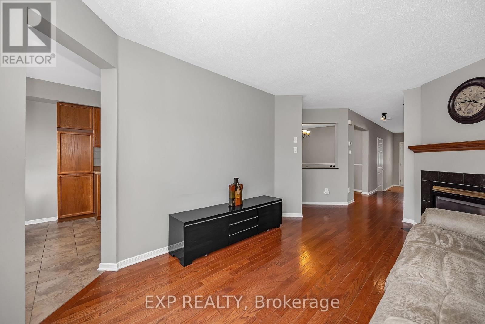 4596 Ogilvie Walk Crescent, Ottawa, Ontario  K1J 1G6 - Photo 5 - X12673028