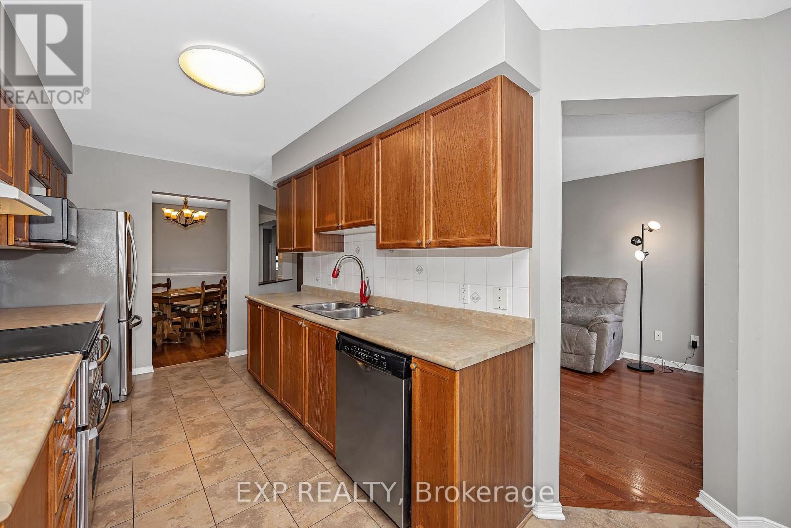 4596 Ogilvie Walk Crescent, Ottawa, Ontario  K1J 1G6 - Photo 9 - X12673028