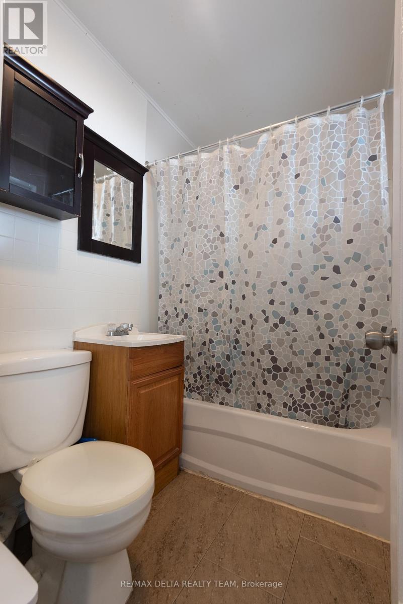 2 - 273 Shakespeare Street, Ottawa, Ontario  K1L 5M7 - Photo 6 - X12673120