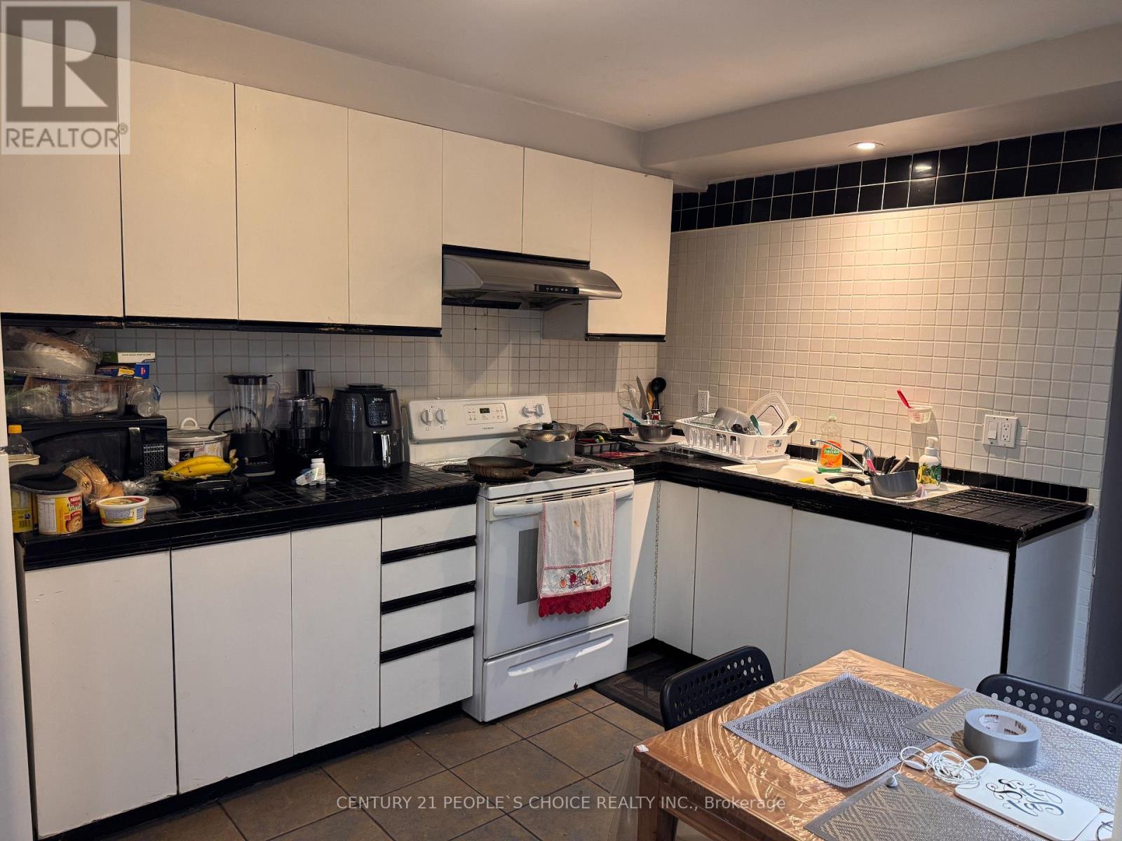 538 Caledonia Road, Toronto, Ontario  M6E 4V4 - Photo 7 - W12669732