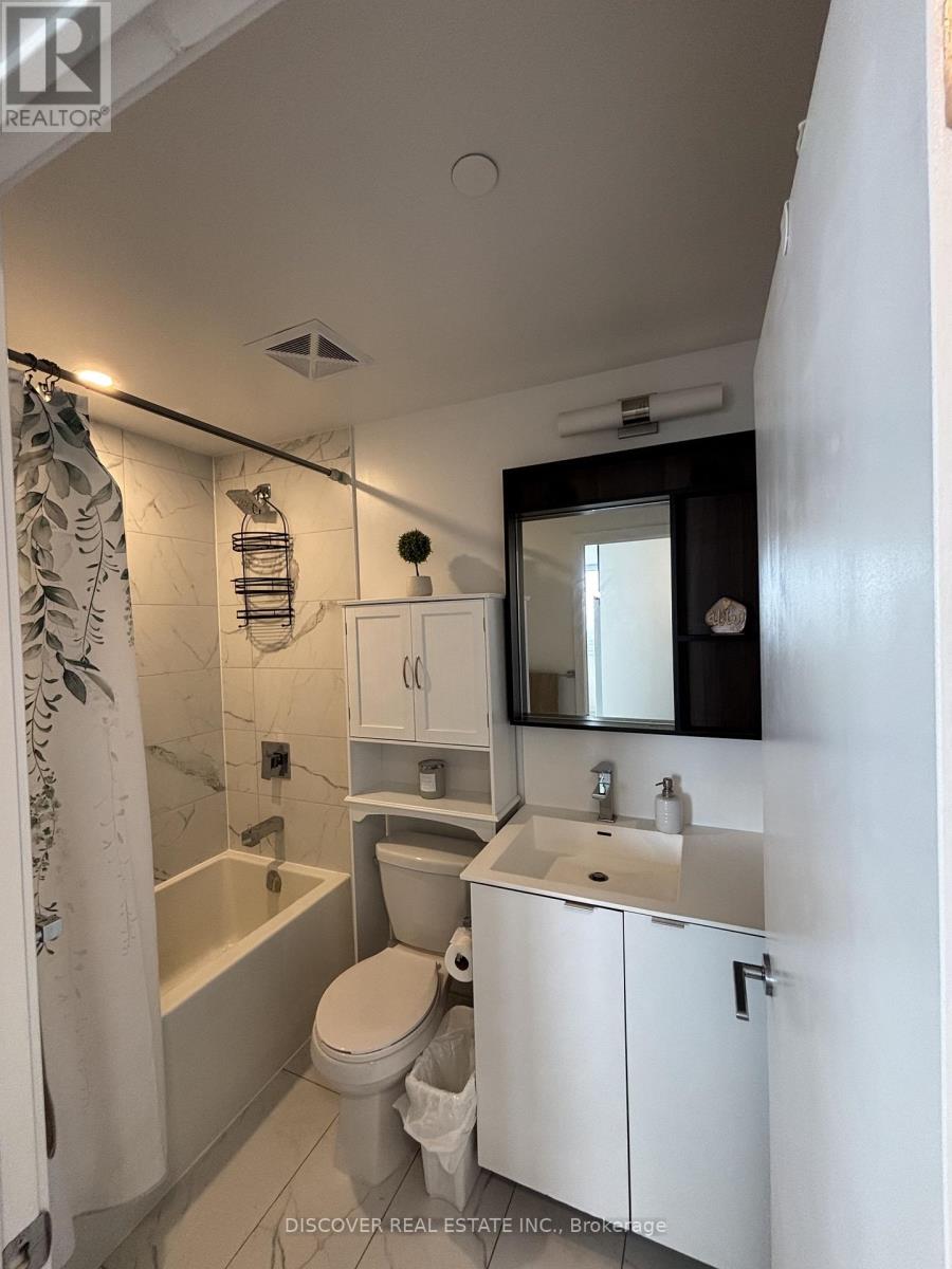 3704 - 4065 Confederation Parkway, Mississauga, Ontario  L5B 0L4 - Photo 9 - W12670526