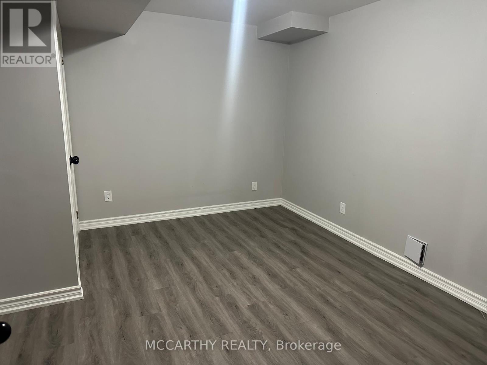 326 Wallace Street, Shelburne, Ontario  L9V 2S2 - Photo 5 - X12613756