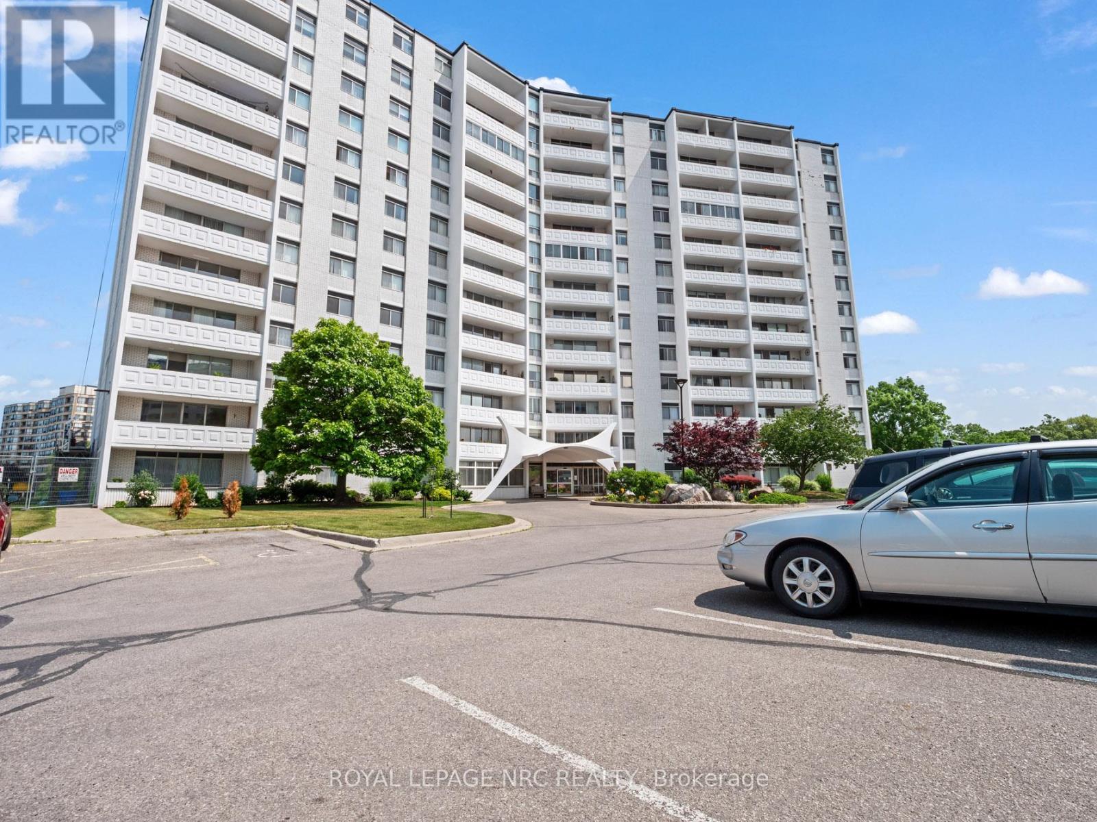 904 - 15 Towering Heights Boulevard, St. Catharines, Ontario  L2T 3G7 - Photo 2 - X12673196