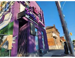 1105 BATHURST STREET, Toronto, Ontario