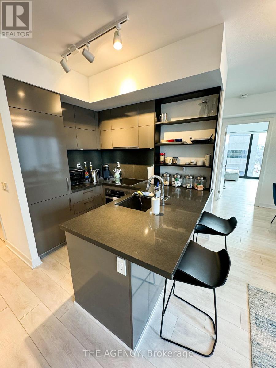 810 - 188 Cumberland Street, Toronto, Ontario  M5R 0B6 - Photo 7 - C12673232