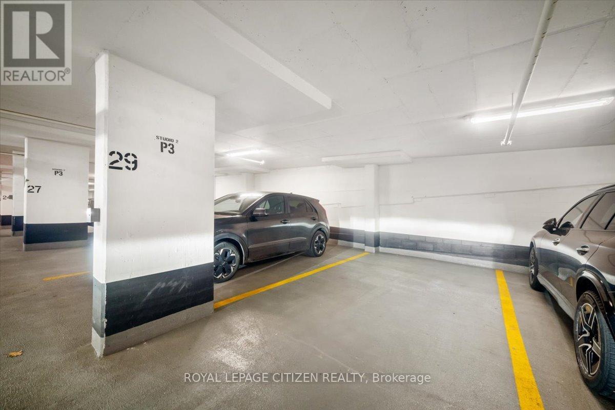 2005 - 30 Nelson Street, Toronto, Ontario  M5V 0H5 - Photo 47 - C12672018