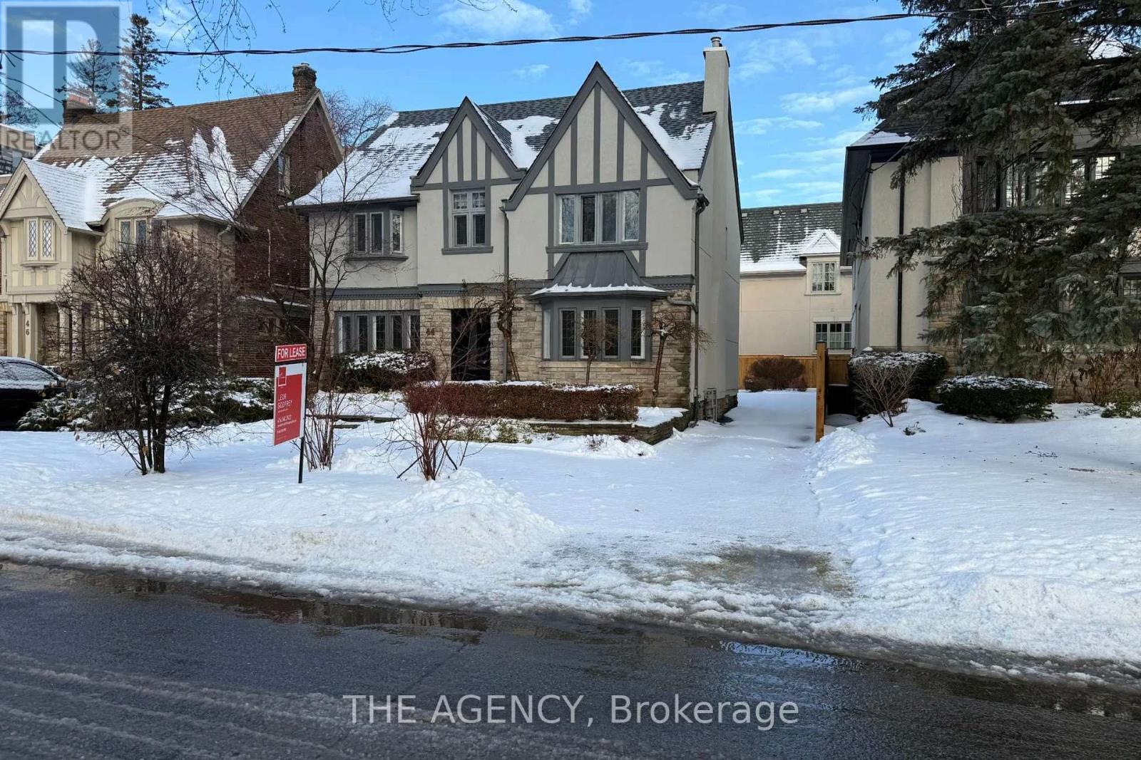 44 Elderwood Drive, Toronto, Ontario  M5P 1X1 - Photo 2 - C12673018