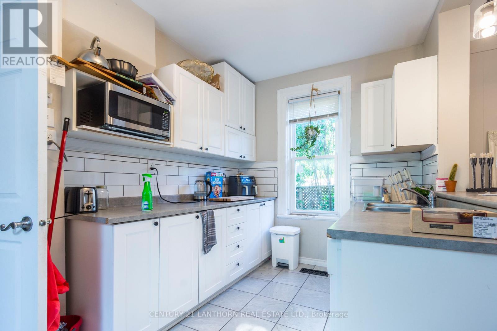 53 Crown Street, Quinte West, Ontario  K8V 1P1 - Photo 12 - X12654568