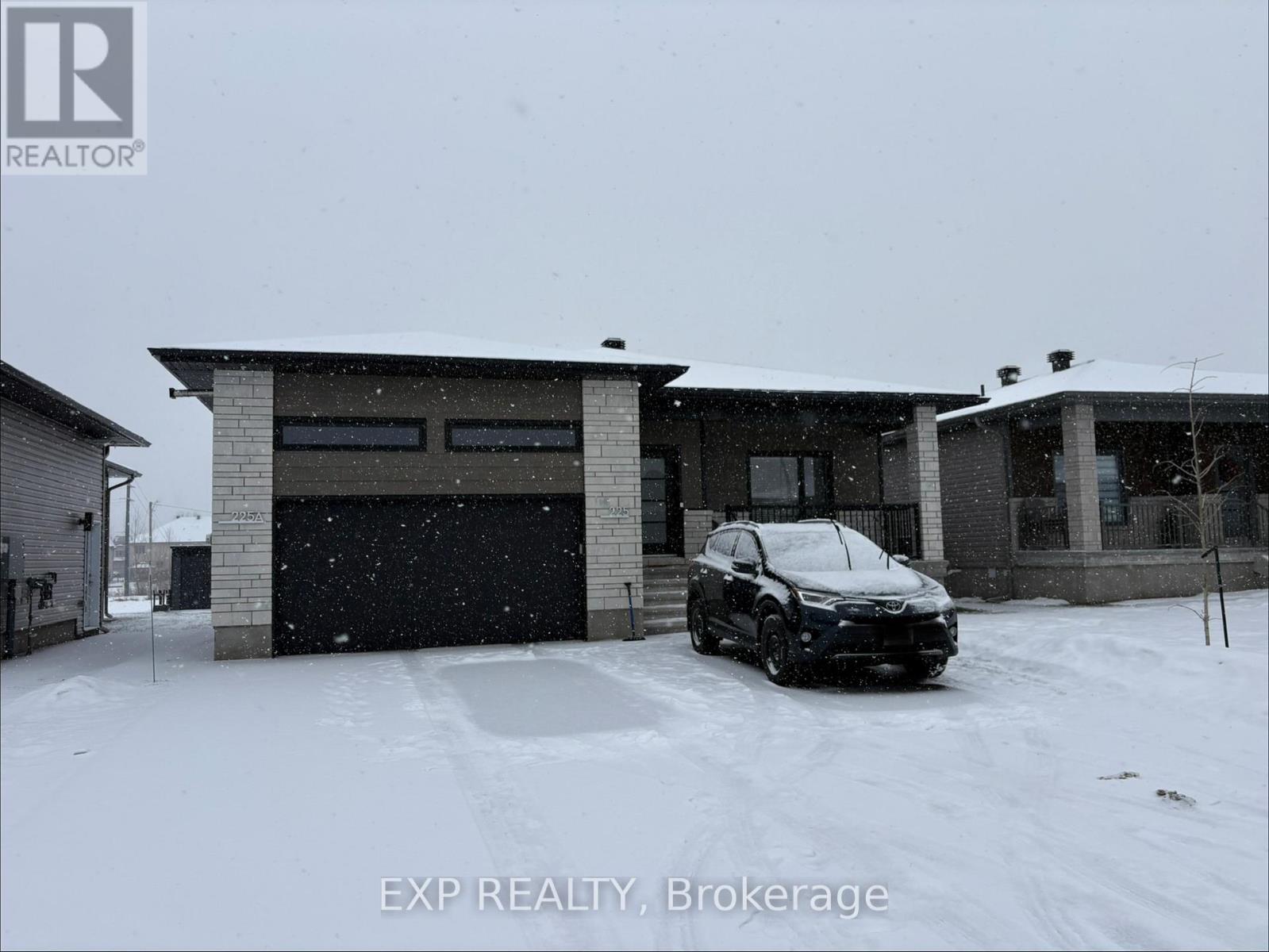 <h3>$1,850 Monthly</h3><p>225a - 225 Cypress Street, The Nation, Ontario</p>