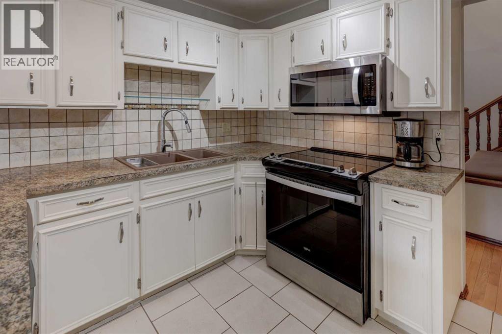 755 Strathcona Drive Sw, Calgary, Alberta  T3H 1P2 - Photo 10 - A2275767