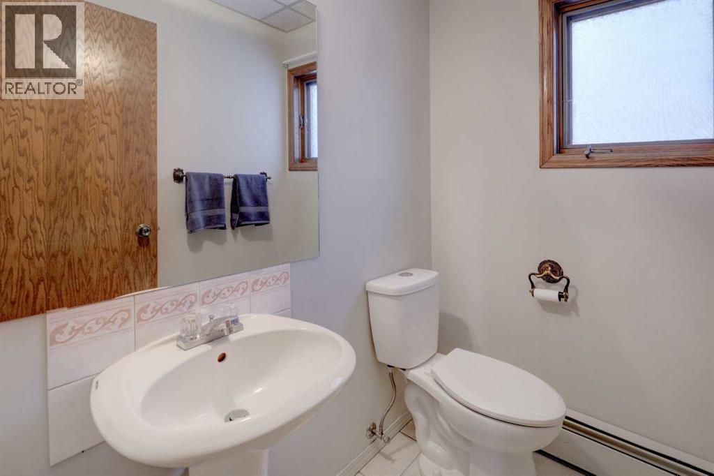 755 Strathcona Drive Sw, Calgary, Alberta  T3H 1P2 - Photo 16 - A2275767