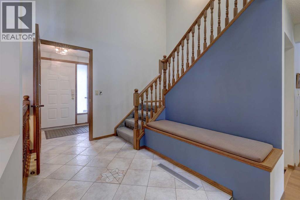 755 Strathcona Drive Sw, Calgary, Alberta  T3H 1P2 - Photo 3 - A2275767