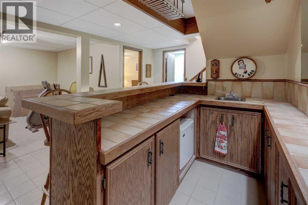 755 Strathcona Drive Sw, Calgary, Alberta  T3H 1P2 - Photo 30 - A2275767