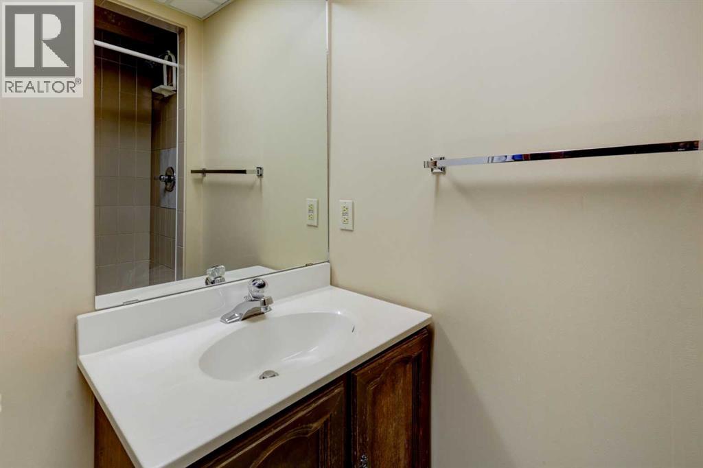 755 Strathcona Drive Sw, Calgary, Alberta  T3H 1P2 - Photo 35 - A2275767