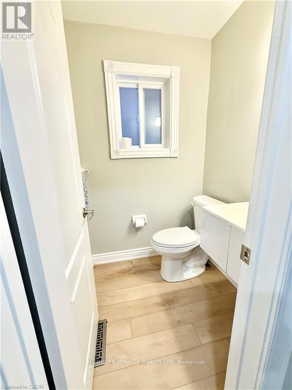 243 Riel Drive, Mississauga (Fairview), Ontario  L5B 3R6 - Photo 10 - W12673034