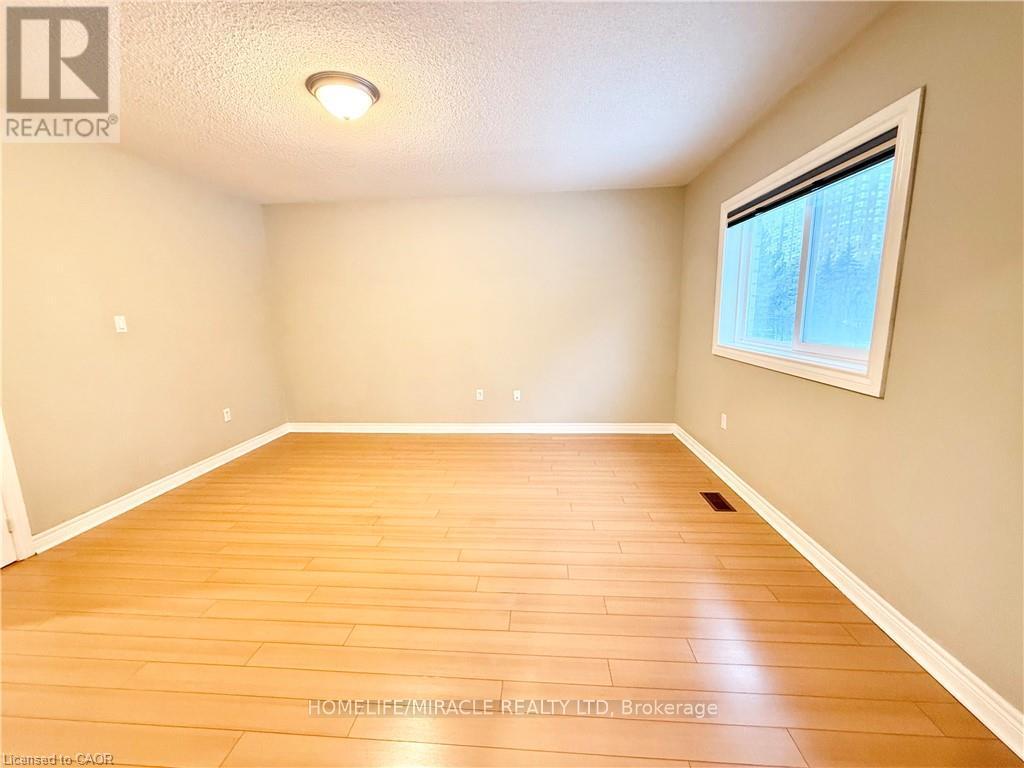 243 Riel Drive, Mississauga (Fairview), Ontario  L5B 3R6 - Photo 12 - W12673034